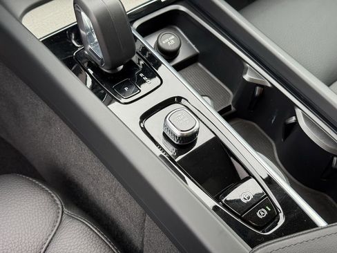 Certified 2025 Volvo XC60 B5 Plus image 26