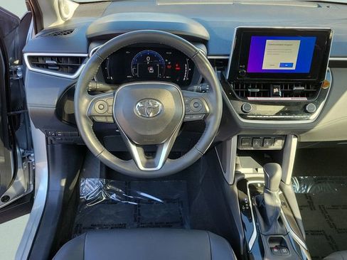 Used 2024 Toyota Corolla Cross XLE w/ Convenience Package image 15
