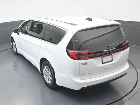 New 2026 Chrysler Pacifica Select image 42