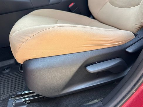 Used 2019 Toyota RAV4 LE w/ Carpet Mat Package AWD/4WD image 22