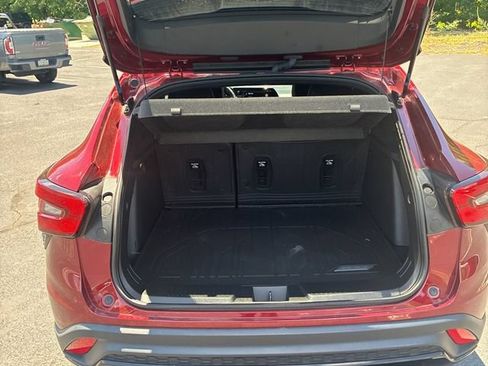 Used 2024 Chevrolet Trax RS w/ Sunroof Package FWD image 7