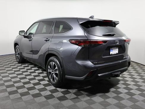 Used 2025 Toyota Highlander LE image 7