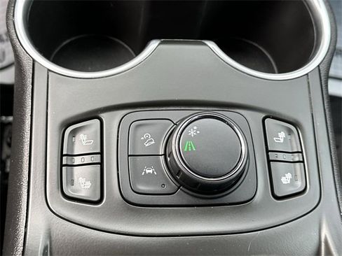 Used 2022 GMC Terrain SLT w/ LPO, Floor Liner Package image 33