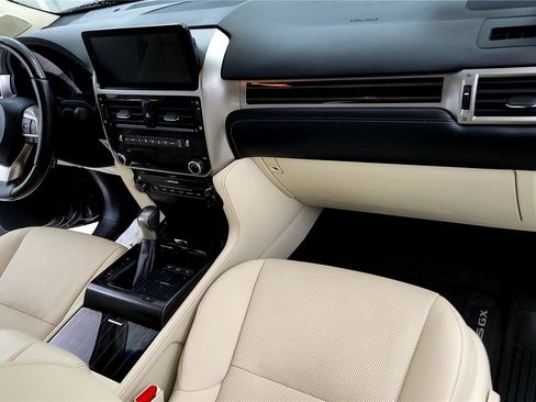 Used 2023 Lexus GX 460 Premium w/ Premium Package image 16