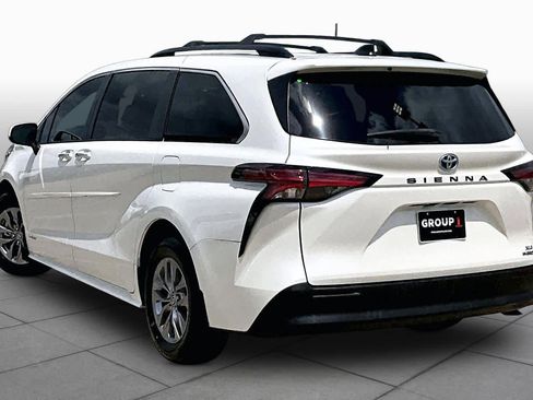 Used 2021 Toyota Sienna XLE FWD image 12