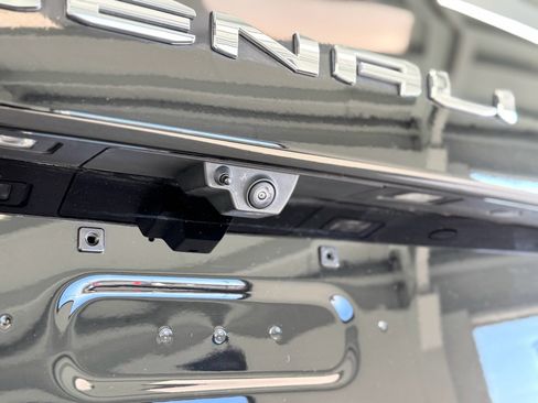 Used 2025 GMC Yukon XL Denali image 28