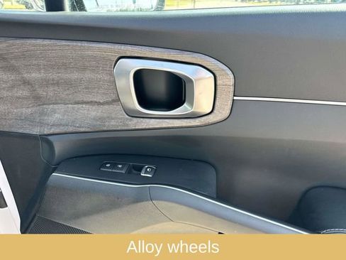 Used 2022 Kia Sorento EX image 23