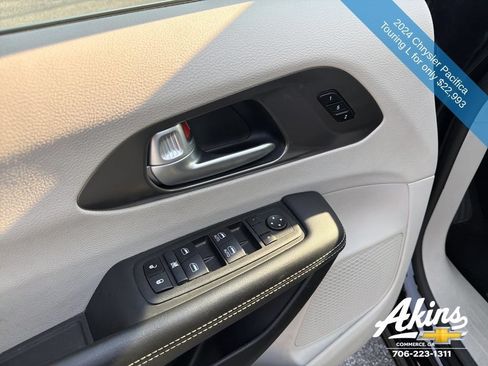 Used 2024 Chrysler Pacifica Touring-L FWD image 17