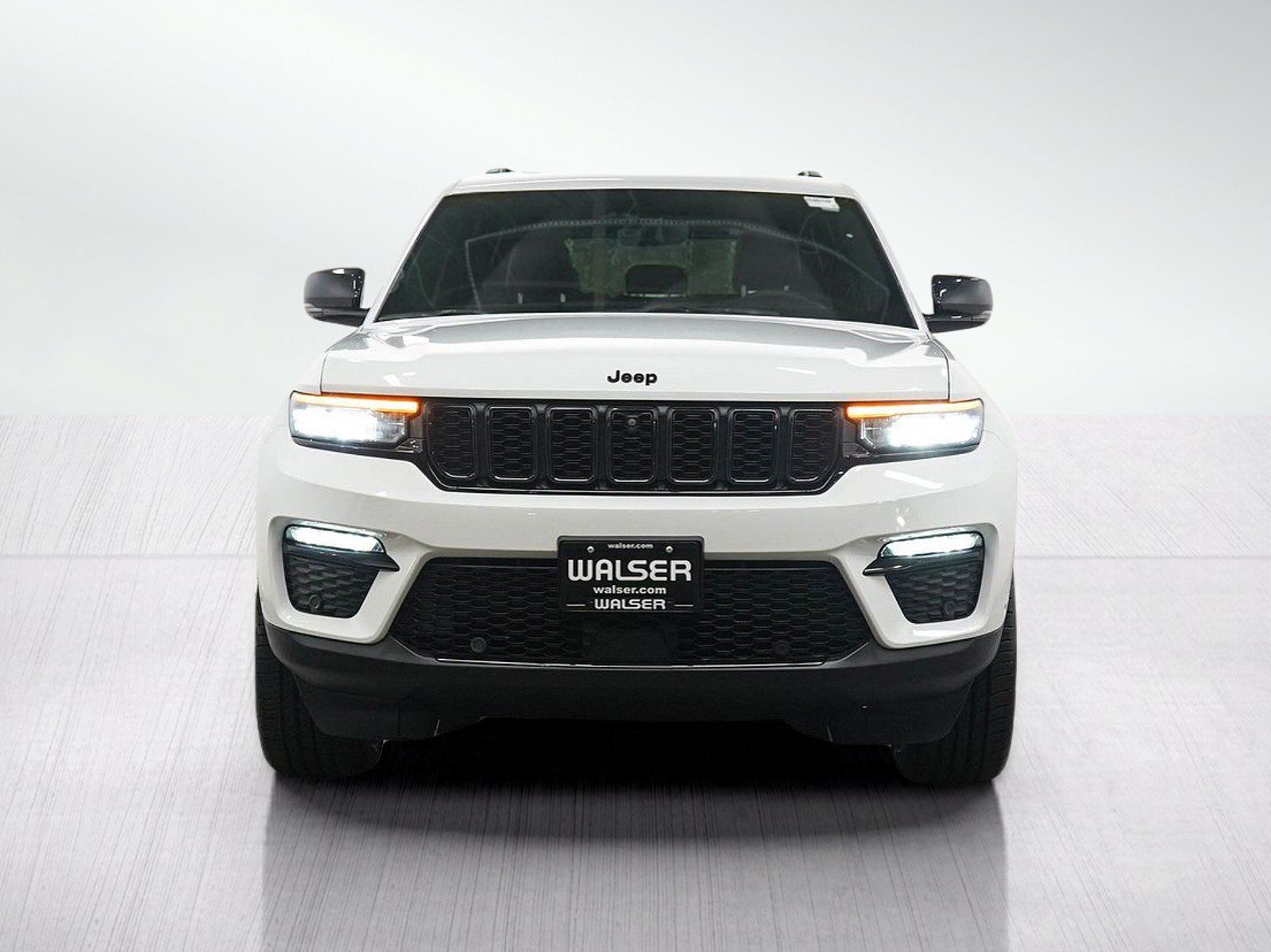 Used 2024 Jeep Grand Cherokee Limited w/ Luxury Tech Group II AWD/4WD image 8