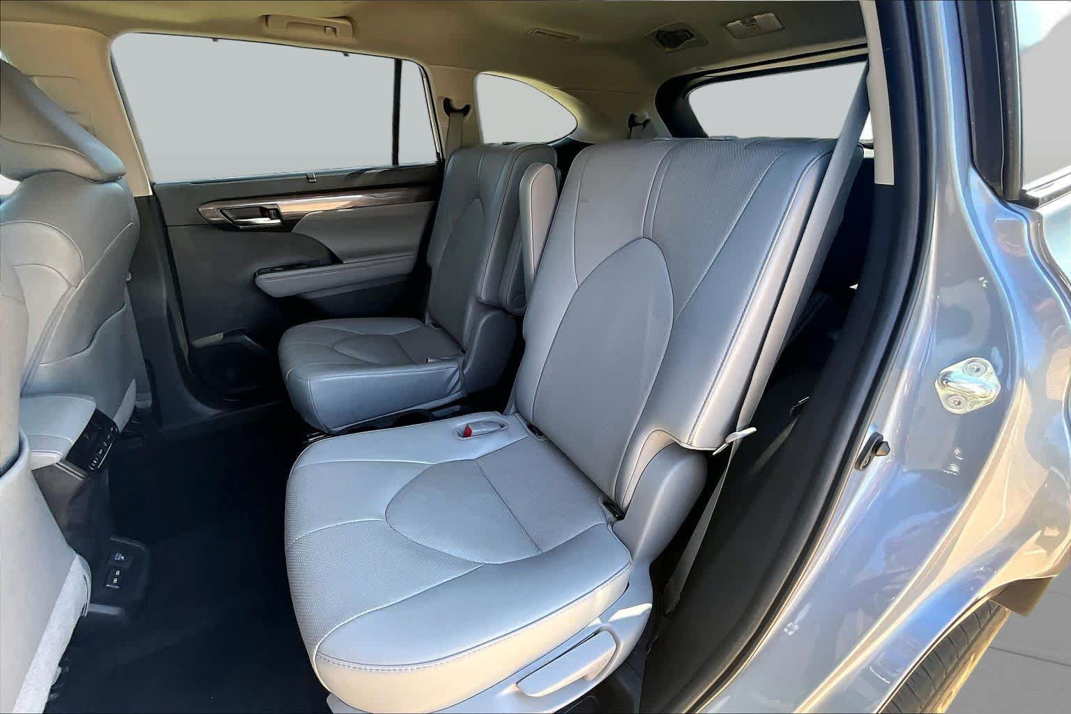 Used 2022 Toyota Highlander Limited FWD image 21