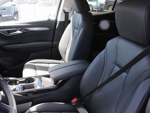 New 2025 Buick Envision Preferred image 2