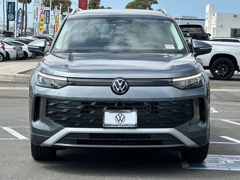 New 2026 Volkswagen Tiguan SE FWD image 3