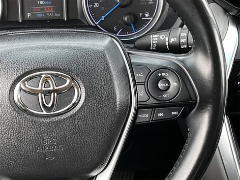 Used 2021 Toyota Venza LE image 14