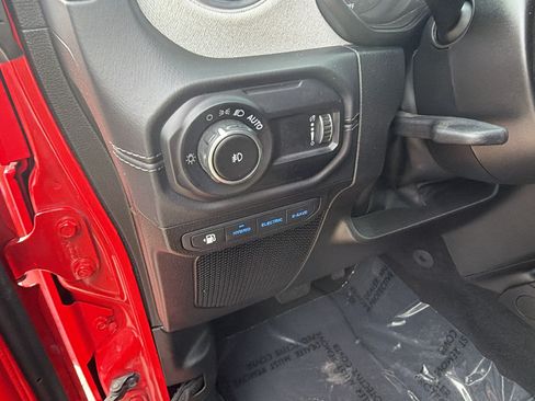 Used 2025 Jeep Wrangler Unlimited Sahara w/ Safety Group AWD/4WD image 25