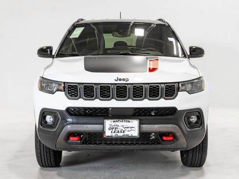 Used 2025 Jeep Compass Trailhawk AWD/4WD image 5