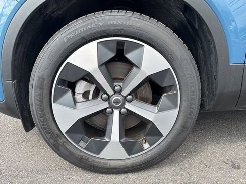 Certified 2025 Volvo XC40 B5 Plus image 9