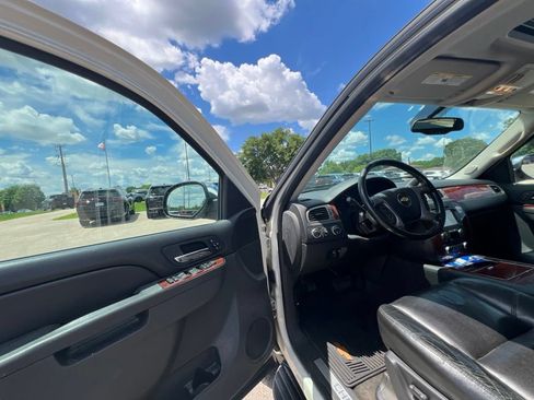 Used 2013 Chevrolet Avalanche LTZ AWD/4WD image 18