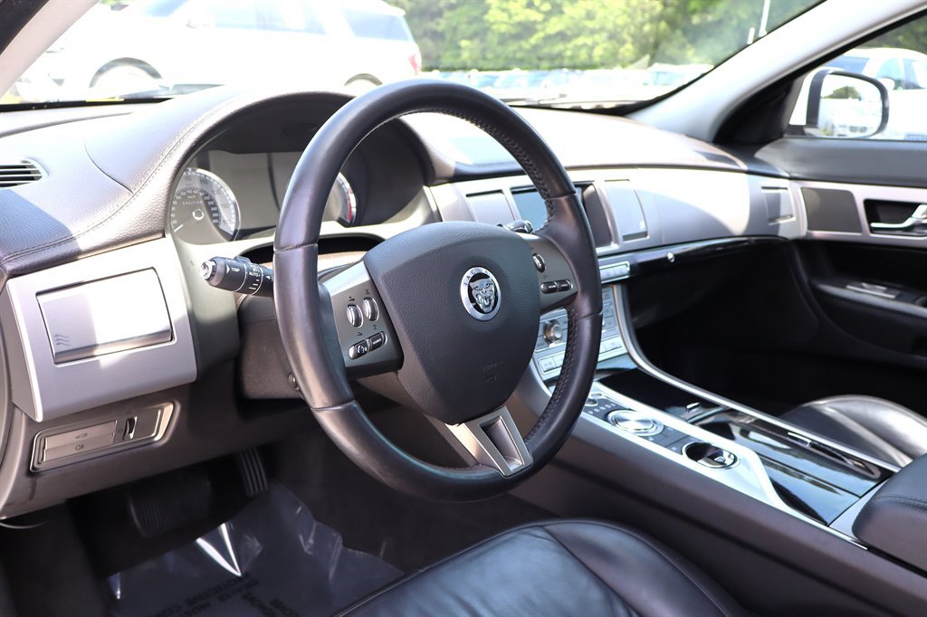 Used 2011 Jaguar XF RWD image 17