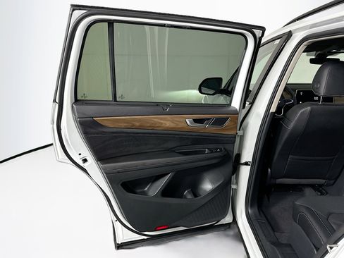 Used 2025 Volkswagen Atlas SE AWD/4WD image 25
