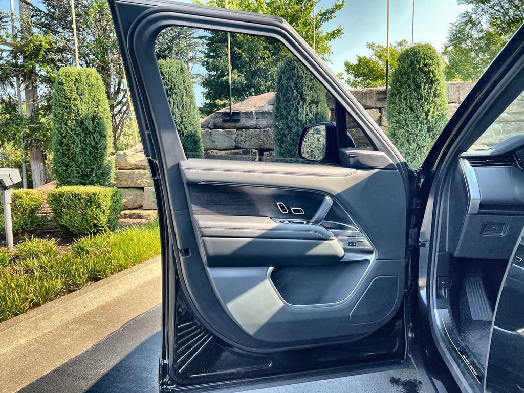 New 2027 Land Rover Range Rover SE AWD/4WD image 17