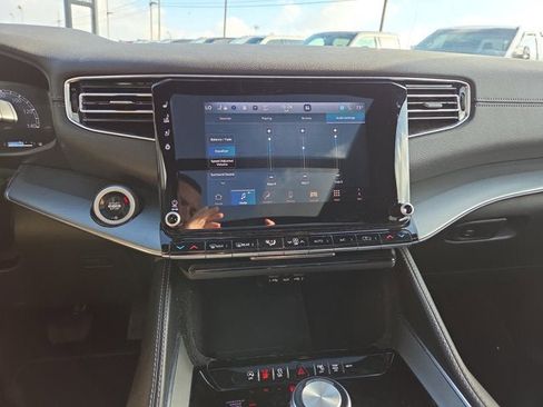 Used 2024 Jeep Wagoneer Series II image 17