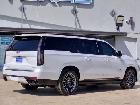 Used 2023 Cadillac Escalade ESV V AWD/4WD image 6