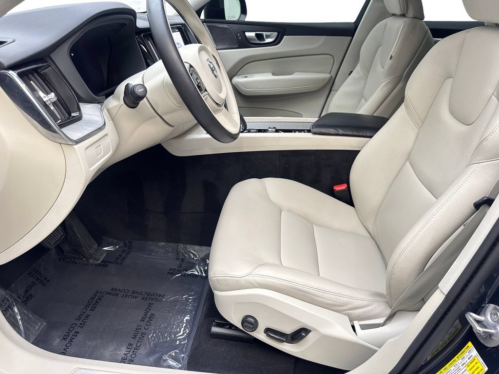 Used 2024 Volvo XC60 B5 Plus w/ Protection Package Premier AWD/4WD image 28