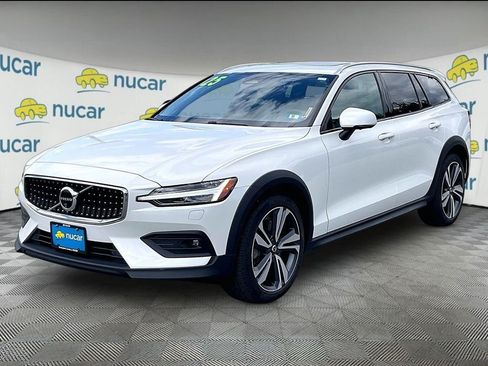 Used 2025 Volvo V60 B5 Cross Country Plus w/ Protection Package Premier AWD/4WD image 3