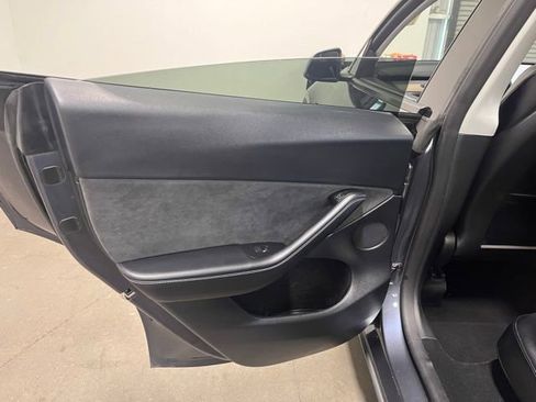 Used 2023 Tesla Model Y 2WD image 19