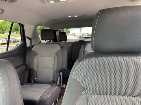 Used 2021 Chevrolet Traverse LT FWD image 15