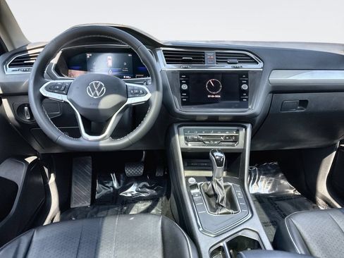 Used 2022 Volkswagen Tiguan SE FWD image 23