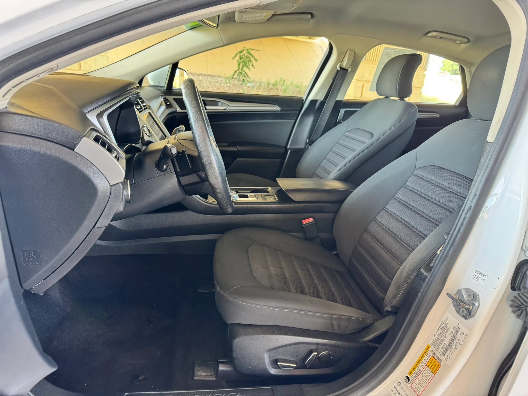 Used 2019 Ford Fusion SE FWD image 11