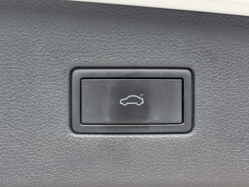 Used 2022 Volkswagen Tiguan SE R-Line FWD image 30