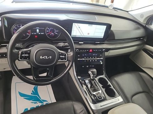 Used 2023 Kia Carnival EX FWD image 8