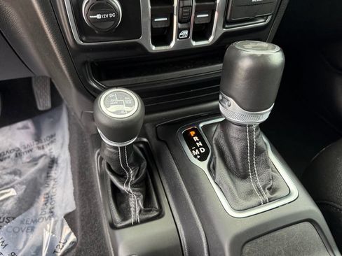 Used 2023 Jeep Wrangler Unlimited Sahara AWD/4WD image 14