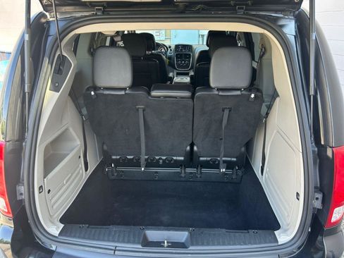 Used 2019 Dodge Grand Caravan SXT FWD image 17