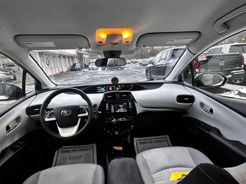Used 2018 Toyota Prius Two image 21