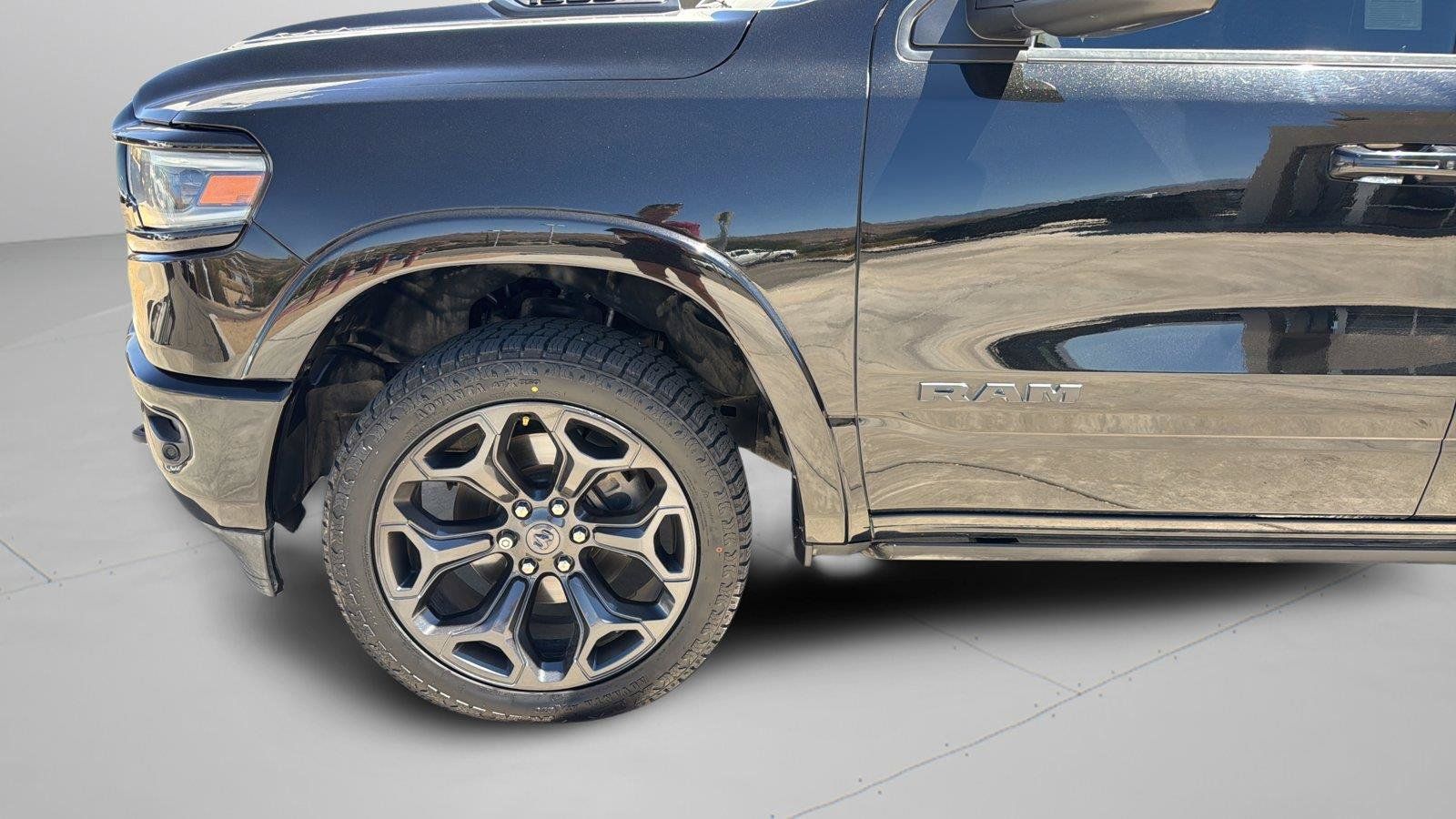 Used 2020 RAM 1500 Limited w/ Black Appearance Package AWD/4WD image 29
