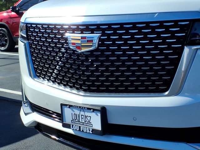 Used 2021 Cadillac Escalade Premium Luxury w/ LPO, Illumination Package AWD/4WD image 38
