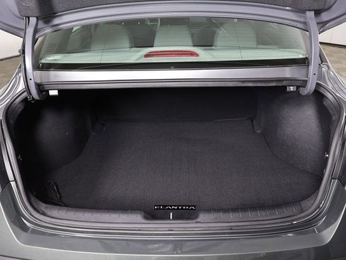 Certified 2024 Hyundai Elantra SE FWD image 15