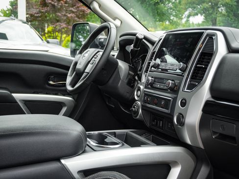 Used 2021 Nissan Titan SV w/ SV Convenience Package AWD/4WD image 34