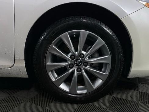 Used 2017 Toyota Camry XLE FWD image 11