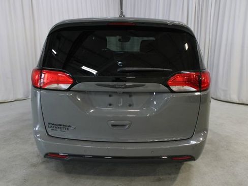 Used 2020 Chrysler Pacifica Touring w/ Advanced Safetytec Group FWD image 30