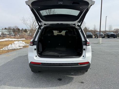 Certified 2023 Jeep Grand Cherokee Altitude image 28