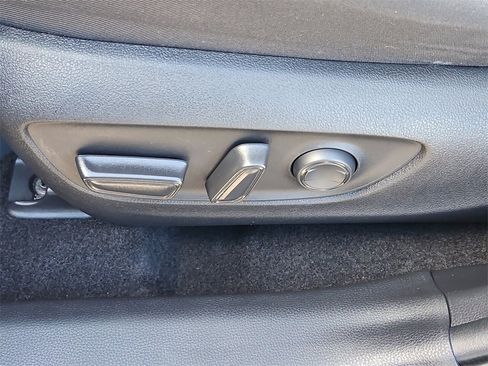 Used 2022 Toyota RAV4 XLE image 19