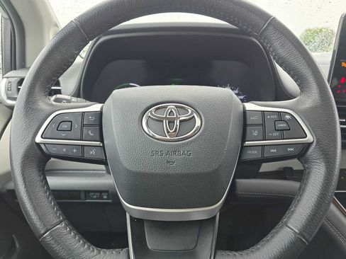 Used 2024 Toyota Sienna XLE w/ XLE Plus Package AWD/4WD image 27