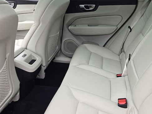 Certified 2023 Volvo XC60 B5 Plus w/ Climate Package image 10