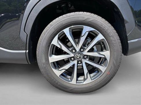 Certified 2025 Toyota Corolla Cross XLE FWD image 26
