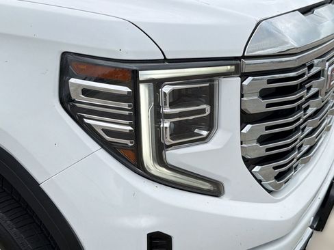 Used 2022 GMC Sierra 1500 Denali w/ Denali Reserve Package AWD/4WD image 11