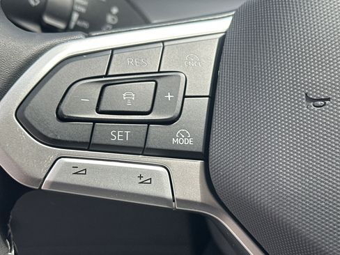 New 2026 Volkswagen Tiguan SE FWD image 21